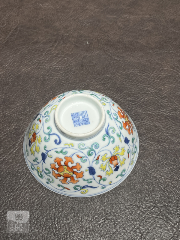 清乾隆 斗彩缠枝宝相花纹茶碗 - 图7